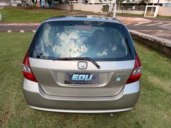 HONDA-FIT-2005