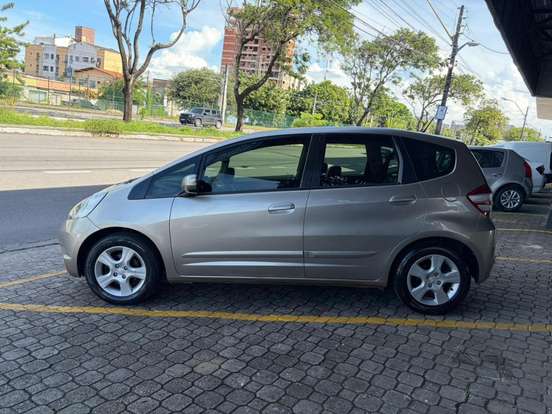 HONDA-FIT-2009