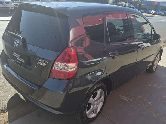HONDA-FIT-2005