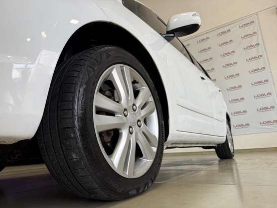 HONDA-FIT-2011