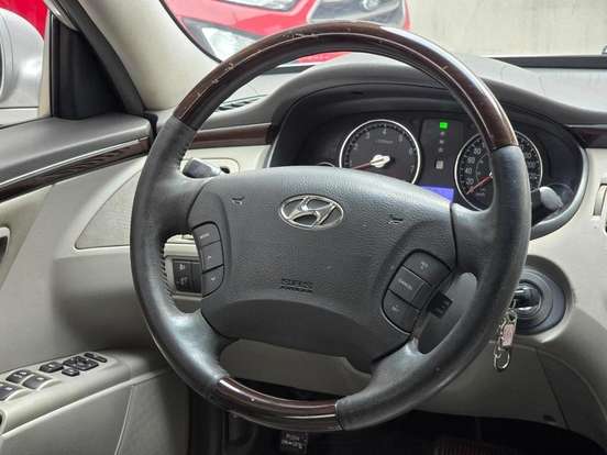 HYUNDAI-AZERA-2010