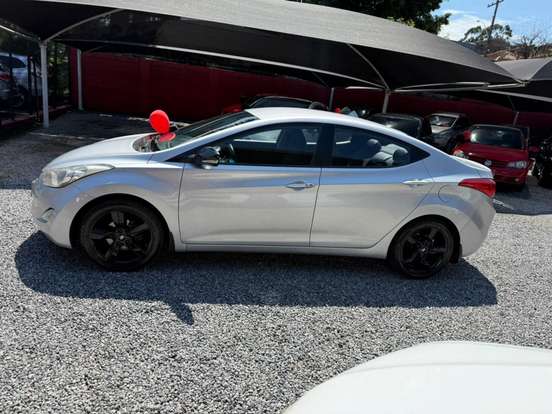 HYUNDAI-ELANTRA-2011
