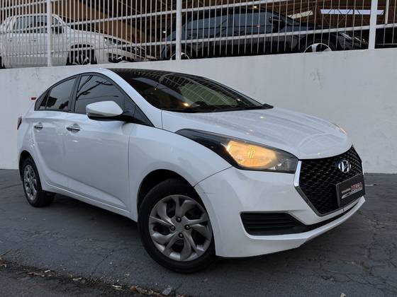 HYUNDAI HB20S 1.0 COMFORT PLUS 12V FLEX 4P MANUAL
