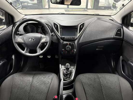 HYUNDAI-HB20X-2017