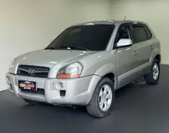 HYUNDAI TUCSON 2.0 MPFI GLS 16V 143CV 2WD GASOLINA 4P AUTOMÁTICO HYUNDAI TUCSON 2.0 MPFI GLS 16V 143CV 2WD GASOLINA 4P AUTOMÁTICO