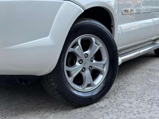 HYUNDAI-TUCSON-2.0 MPFI GLS 16V 143CV 2WD FLEX 4P AUTOMÁTICO HYUNDAI-TUCSON-2015