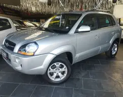 HYUNDAI TUCSON 2.0 MPFI GLS 16V 143CV 2WD GASOLINA 4P AUTOMÁTICO HYUNDAI TUCSON 2.0 MPFI GLS 16V 143CV 2WD GASOLINA 4P AUTOMÁTICO