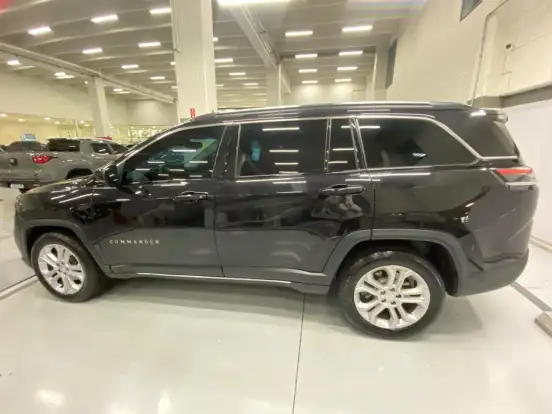 JEEP-COMMANDER-2023