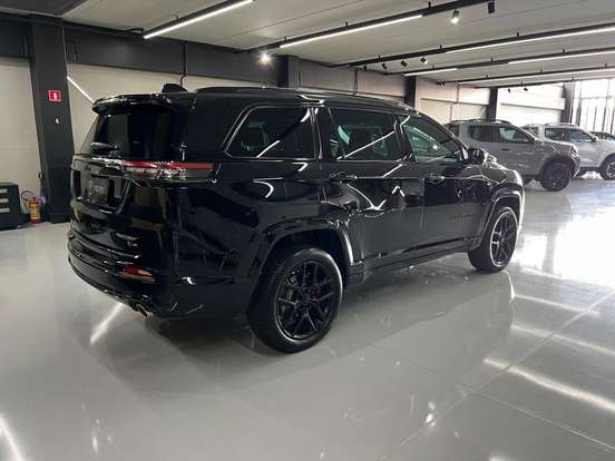 JEEP-COMMANDER-2.0 HURRICANE 4 TURBO GASOLINA BLACKHAWK AT9 JEEP-COMMANDER-2024