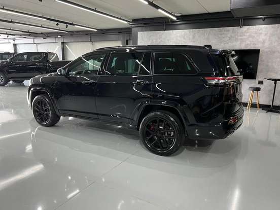 JEEP-COMMANDER-2.0 HURRICANE 4 TURBO GASOLINA BLACKHAWK AT9 JEEP-COMMANDER-2024