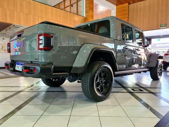 JEEP-GLADIATOR-2023