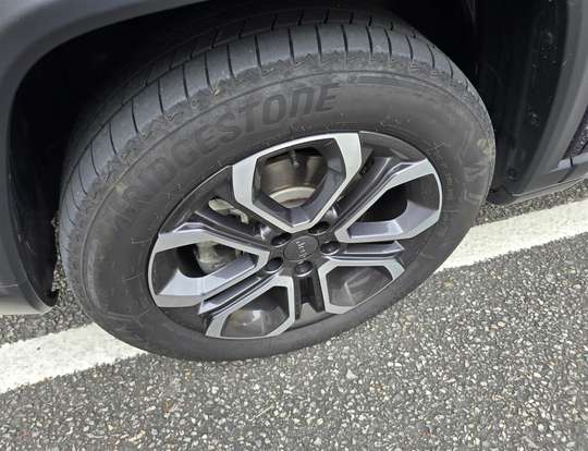 JEEP-COMMANDER-2023