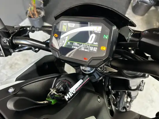 KAWASAKI-Z900-2022