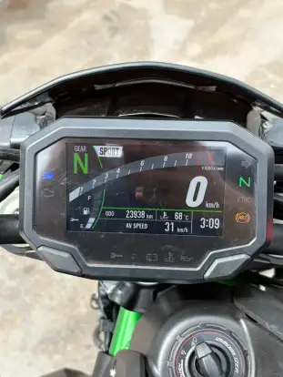 KAWASAKI-Z900-2022