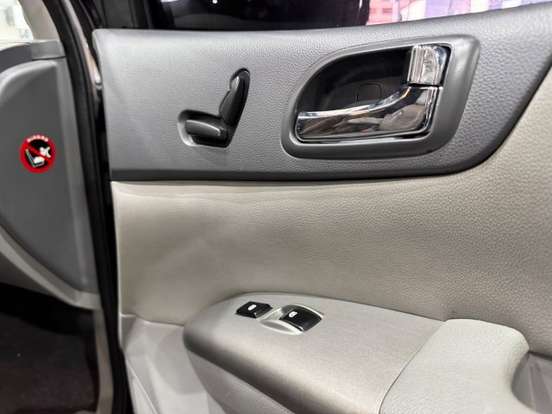 KIA-CARNIVAL-2012