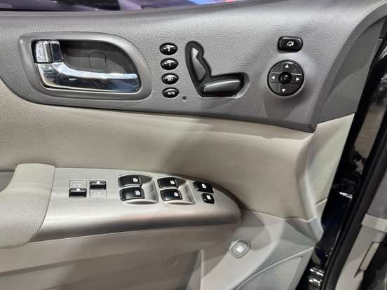 KIA-CARNIVAL-3.5 EX V6 24V GASOLINA 4P AUTOMÁTICO KIA-CARNIVAL-2012