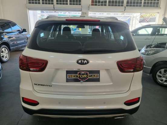 KIA-SORENTO-2.4 16V GASOLINA EX 7L AUTOMÁTICO KIA-SORENTO-2017
