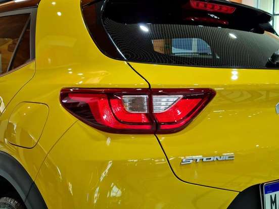 KIA-STONIC-2021