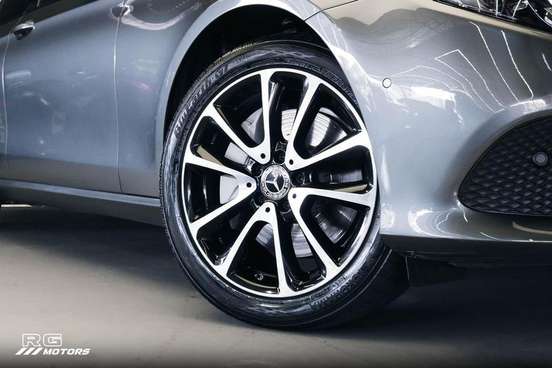 MERCEDES-BENZ-E 300-2019