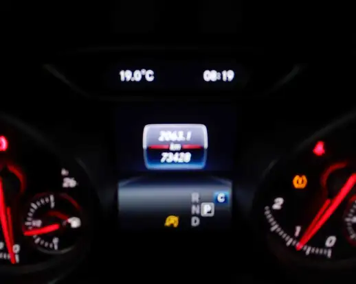 MERCEDES-BENZ-GLA 200-2019