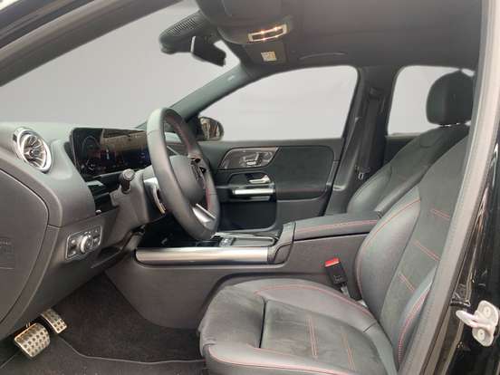 MERCEDES-BENZ-GLA 200-2024