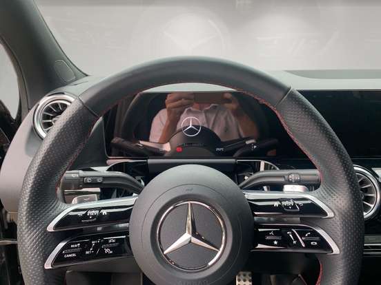 MERCEDES-BENZ-GLA 200-2024