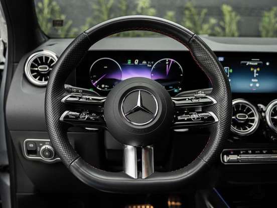 MERCEDES-BENZ-GLA 200-2023