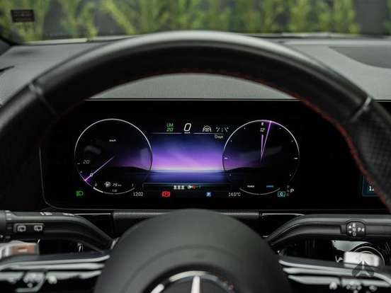 MERCEDES-BENZ-GLA 200-2023