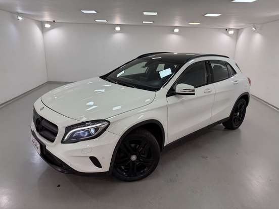 MERCEDES-BENZ-GLA 200-2016