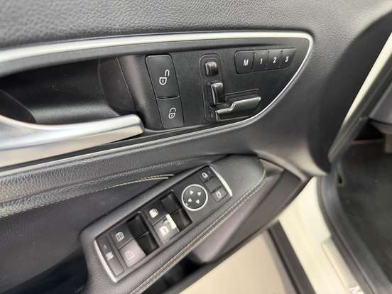 MERCEDES-BENZ-GLA 200-2016
