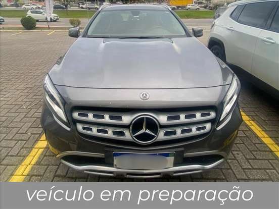 MERCEDES-BENZ-GLA 200-2018