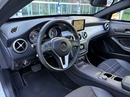 MERCEDES-BENZ-GLA 250-2.0 16V TURBO GASOLINA VISION 4P AUTOMÁTICO MERCEDES-BENZ-GLA 250-2015