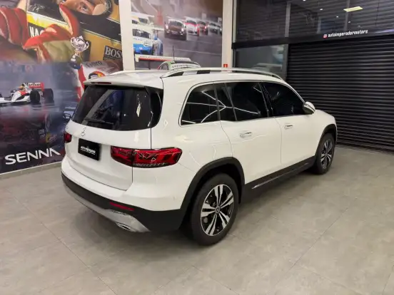 MERCEDES-BENZ-GLB 200-2021