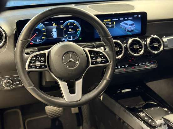 MERCEDES-BENZ-GLB 200-2021