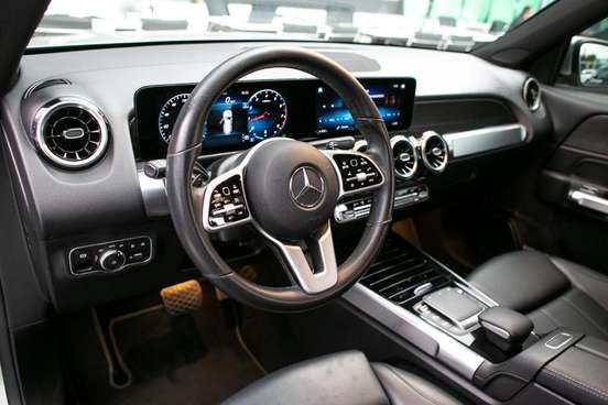 MERCEDES-BENZ-GLB 200-2021