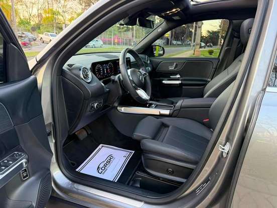 MERCEDES-BENZ-GLB 200-2024