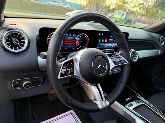 MERCEDES-BENZ-GLB 200-2024