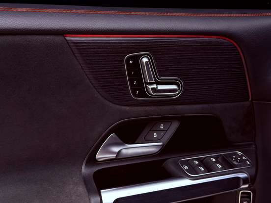 MERCEDES-BENZ-GLB 220-2.0 MHEV AMG LINE 4MATIC 8G-DCT MERCEDES-BENZ-GLB 220-2025