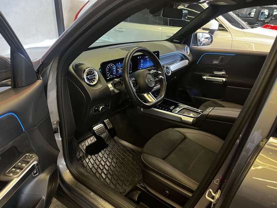 MERCEDES-BENZ-GLB 220-2024