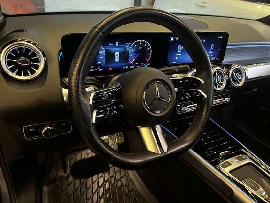 MERCEDES-BENZ-GLB 220-2024