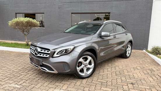 MERCEDES-BENZ-GLA 200-2017