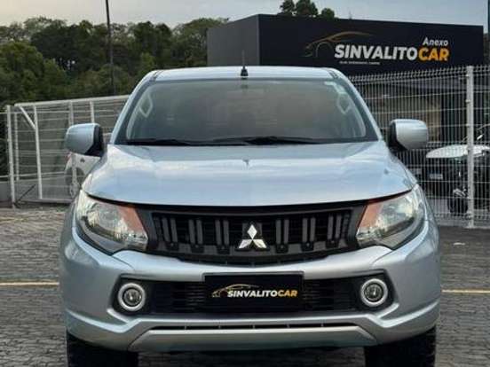 MITSUBISHI-L200 TRITON-2.4 16V TURBO DIESEL OUTDOOR GLS CD 4X4 AUTOMÁTICO MITSUBISHI-L200 TRITON-2020