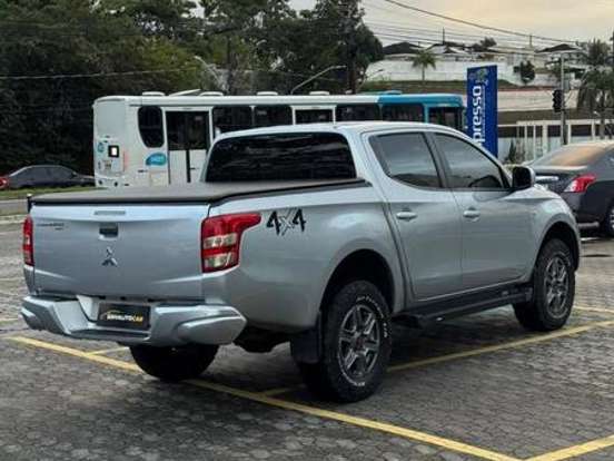 MITSUBISHI-L200 TRITON-2.4 16V TURBO DIESEL OUTDOOR GLS CD 4X4 AUTOMÁTICO MITSUBISHI-L200 TRITON-2020