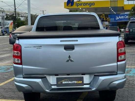 MITSUBISHI-L200 TRITON-2.4 16V TURBO DIESEL OUTDOOR GLS CD 4X4 AUTOMÁTICO MITSUBISHI-L200 TRITON-2020