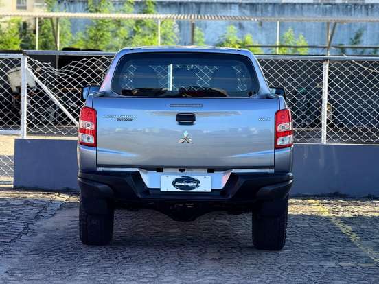 MITSUBISHI-L200 TRITON-2.4 16V TURBO DIESEL OUTDOOR GLX CD 4X4 MANUAL MITSUBISHI-L200 TRITON-2023