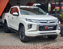 MITSUBISHI L200 TRITON 2.4 16V TURBO DIESEL SPORT HPE CD 4P 4X4 AUTOMÁTICO MITSUBISHI L200 TRITON 2.4 16V TURBO DIESEL SPORT HPE CD 4P 4X4 AUTOMÁTICO