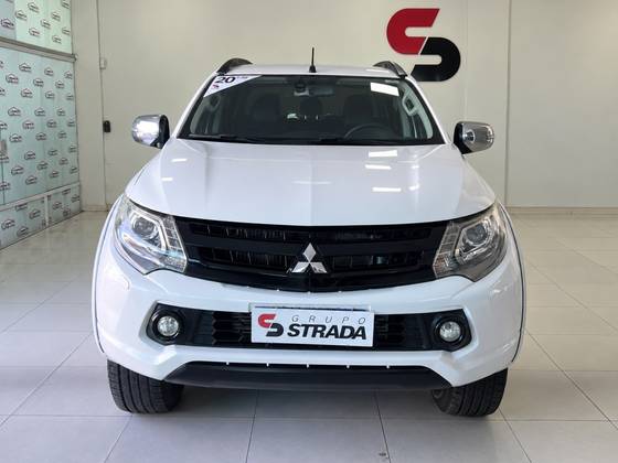 MITSUBISHI L200 TRITON 2.4 16V TURBO DIESEL SPORT HPE-S CD 4P 4X4 AUTOMÁTICO