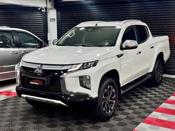 MITSUBISHI L200 TRITON 2.4 16V TURBO DIESEL SPORT HPE-S CD 4P 4X4 AUTOMÁTICO