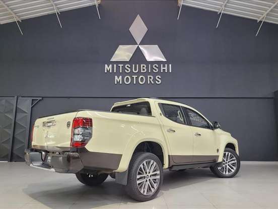 MITSUBISHI-L200 TRITON-2.4 16V TURBO DIESEL SPORT HPE-S TERRA CD 4P 4X4 AUTOMÁTICO MITSUBISHI-L200 TRITON-2024
