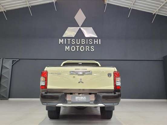 MITSUBISHI-L200 TRITON-2.4 16V TURBO DIESEL SPORT HPE-S TERRA CD 4P 4X4 AUTOMÁTICO MITSUBISHI-L200 TRITON-2024